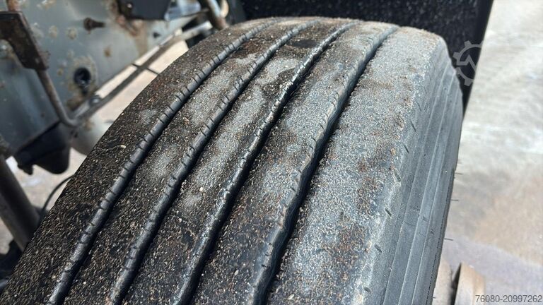 Chassis com cabina Volvo FL 220 (STEEL SUSP. / 10 BOLTS / 18 TONS / LONG...