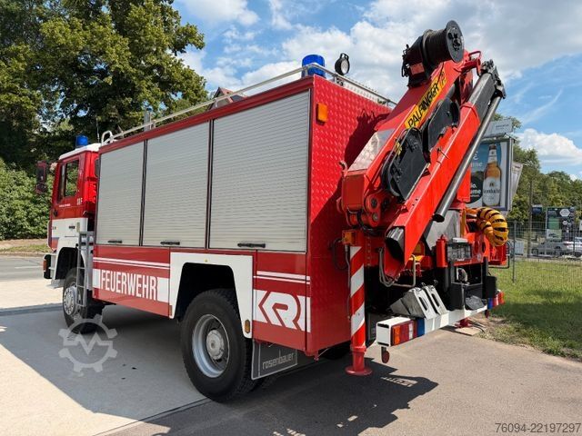 Vrachtwagen met bakwagen MAN 17.232 4x4 KRAN SEILWINDE Kran und LKW