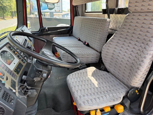 Vrachtwagen met bakwagen MAN 17.232 4x4 KRAN SEILWINDE Kran und LKW