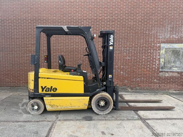 Chariot élévateur électrique à 4 roues Yale ERP30ALF E2145