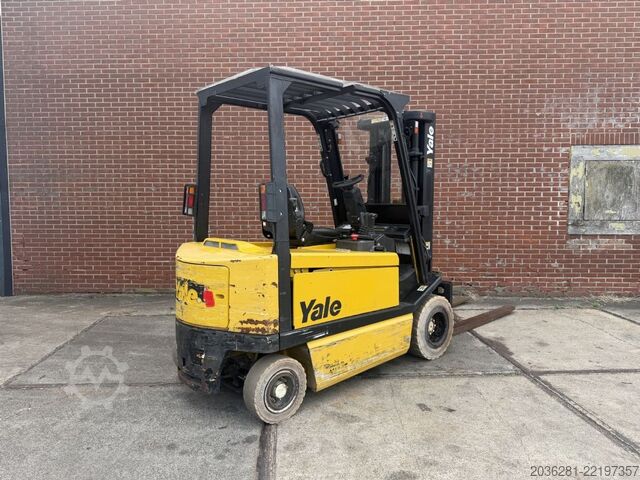 Chariot élévateur électrique à 4 roues Yale ERP30ALF E2145
