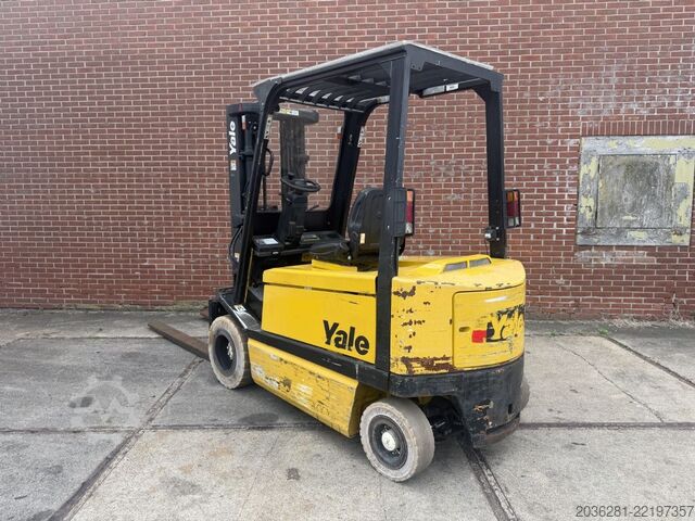 Chariot élévateur électrique à 4 roues Yale ERP30ALF E2145