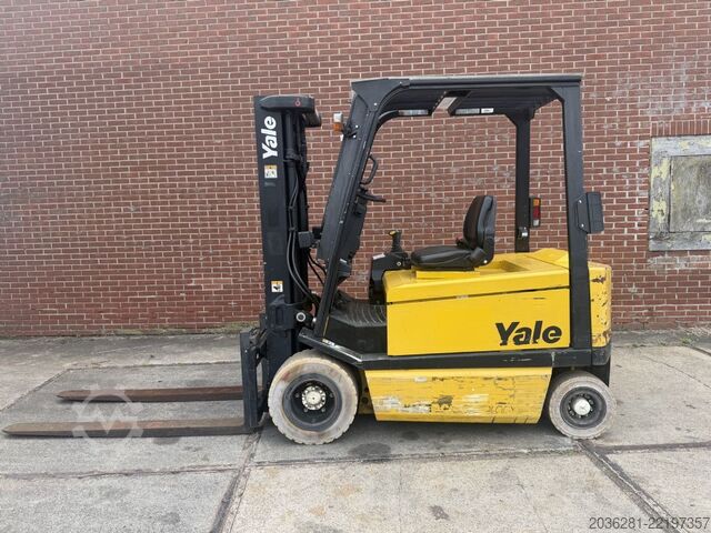 Chariot élévateur électrique à 4 roues Yale ERP30ALF E2145