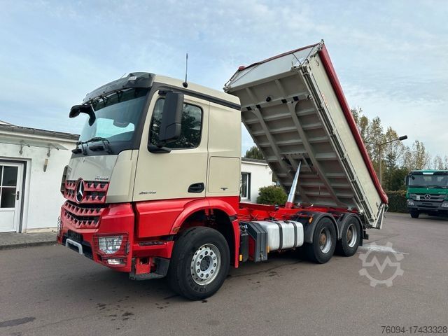 Camion ribaltabile trilaterale MERCEDES-BENZ Arocs 2645 6x4 3-Seiten-Kipper AHK 35to