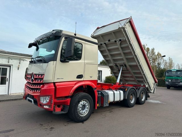 Autocarro ribaltabile MERCEDES-BENZ Arocs 2645 6x4 3-Seiten-Kipper AHK 35to