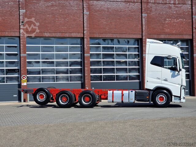 Chasis con cabina Volvo FH 16.750 Globetrotter 8x4*4 - Chassis - Retard...