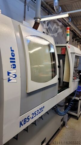 CNC-center för svarvning och fräsning CHIAH CHYUN KBS-2532M