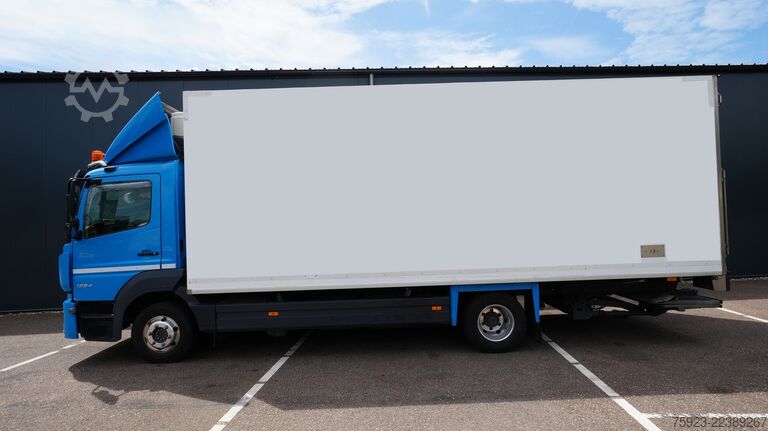 Transport refrigerat/congelat Mercedes-Benz Atego 1224 frigo truck meat hooksystem 409.000km
