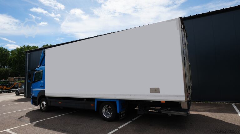 Transport refrigerat/congelat Mercedes-Benz Atego 1224 frigo truck meat hooksystem 409.000km