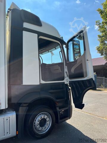 Valigia Mercedes-Benz Actros 1842 4-ACHS ZUG SCHMITZ KOFFER DURCHLADER