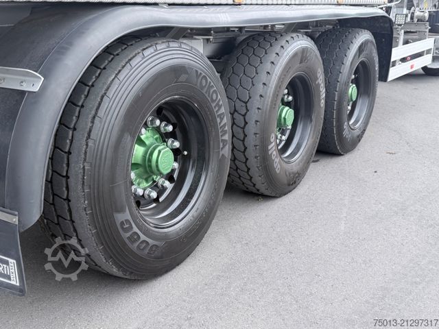 Ημιρυμουλκούμενο βυτιοφόρο  Gülle 32 cbm, Ladearm, Beschleuniger