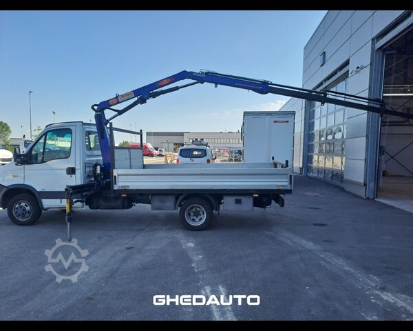 Kleinbus IVECO 35C15 - CASSONE + GRU