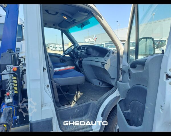 Kleinbus IVECO 35C15 - CASSONE + GRU