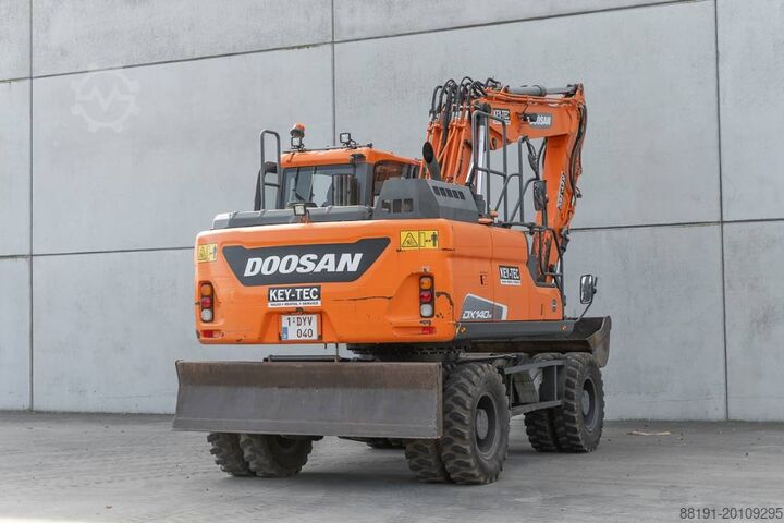 Mobiele graafmachine Doosan DX 140 W