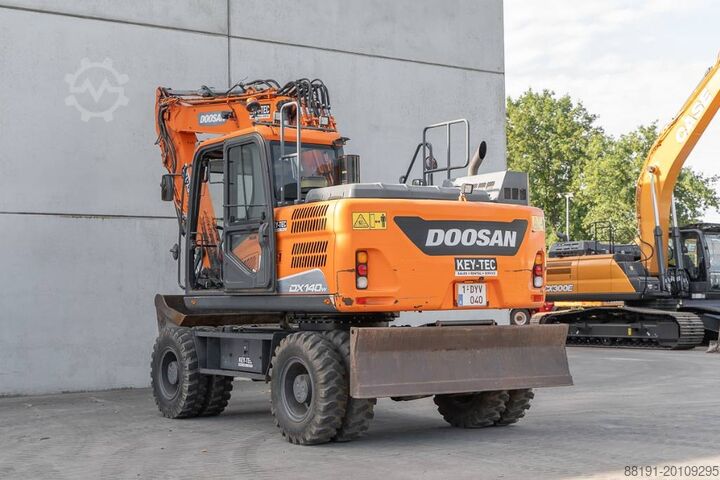 Mobiele graafmachine Doosan DX 140 W