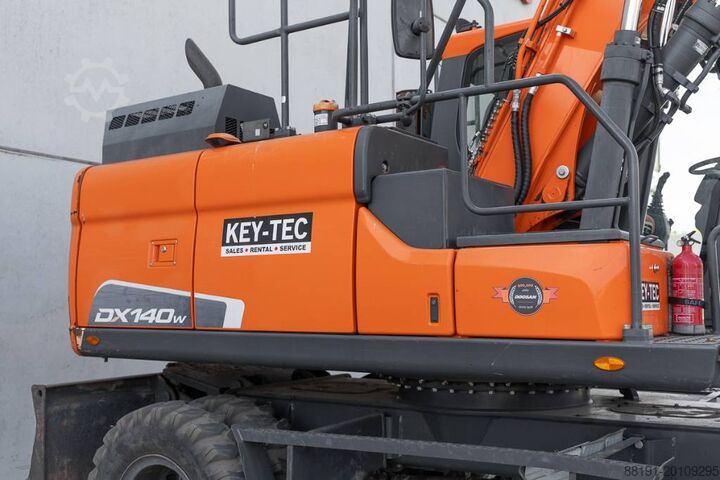 Mobiele graafmachine Doosan DX 140 W