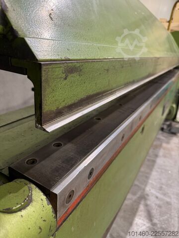 Zwenkbuigmachine vouwbank HERA UM II