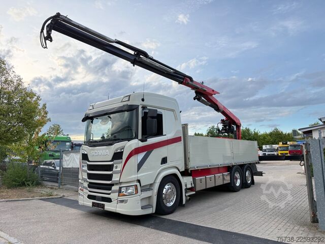Lastbil med flak SCANIA R500 6x2*4 Baustoff Fassi 215/Retarder/Vollluft