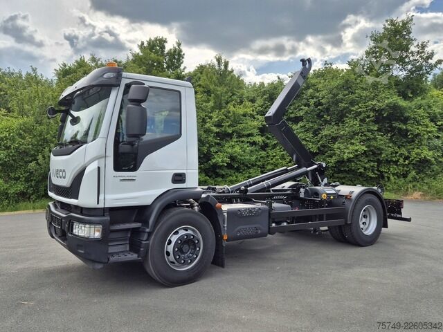Camión portacontenedores de gancho iveco Euro Cargo 180E32 4x2 Abrollkipper Teleskoparm