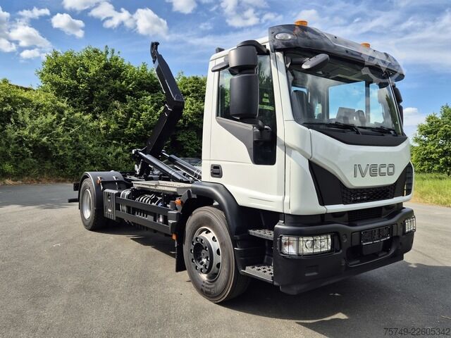 Camión portacontenedores de gancho iveco Euro Cargo 180E32 4x2 Abrollkipper Teleskoparm