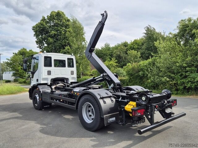 Camión portacontenedores de gancho iveco Euro Cargo 180E32 4x2 Abrollkipper Teleskoparm