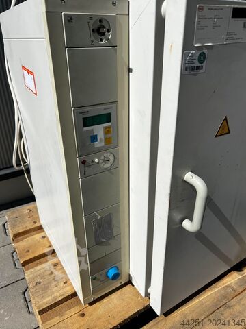 Horno de laboratorio / armario térmico / horno 300ºC Heraeus UT 6120