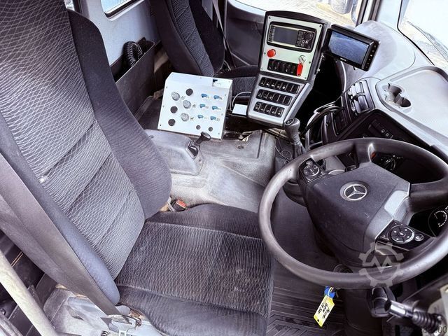 Zamiatarka drogowa MERCEDES-BENZ Atego 1323 Faun Viajet Hochdruckpumpe