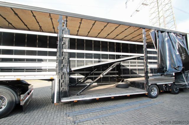 Semirremolque abierto con toldo  Geschlossener Autotransporter/Maschinentransport