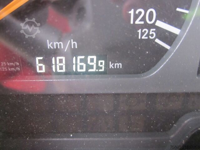 Vrachtwagen met bakwagen Mercedes-Benz 816 Atego Koffer mit Ladebordwand