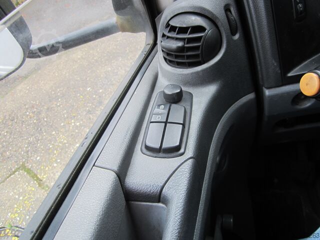 Vrachtwagen met bakwagen Mercedes-Benz 816 Atego Koffer mit Ladebordwand