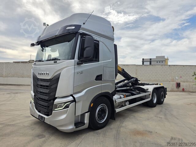 Roll-off tipper truck Iveco 260S48