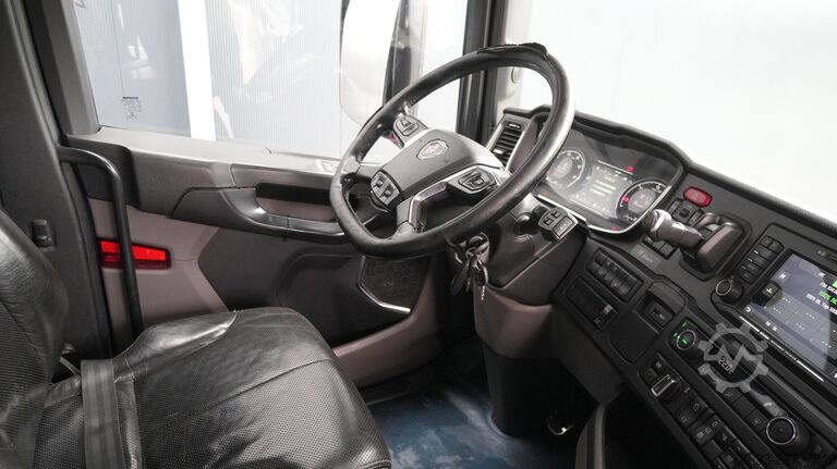Standard-SZM Scania R 520 V8 6x2 tractor unit retarder