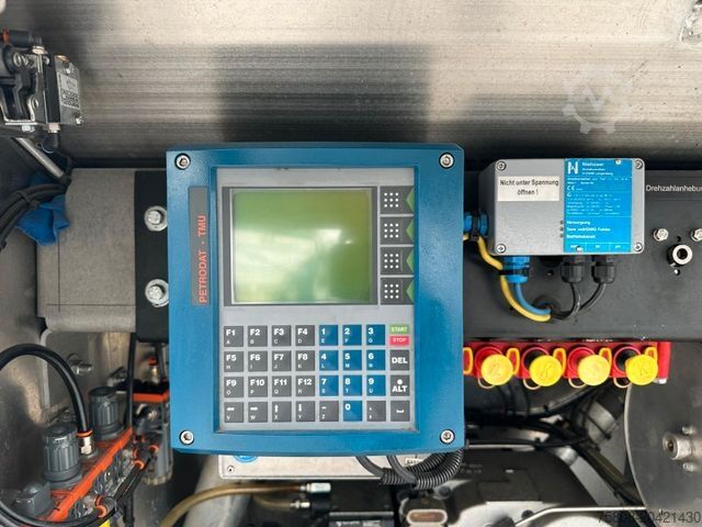 Tankwagen MAN TGM 26.320 Rohr 21.000L Oben/unten Funk Lenk