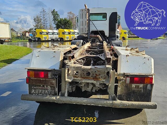 Chassis with cab Renault Kerax 370