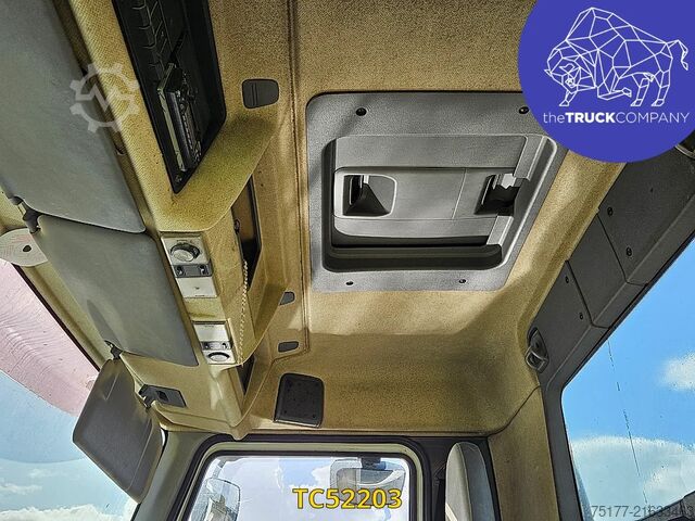 Chassis with cab Renault Kerax 370