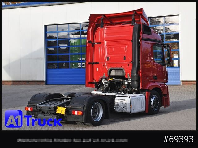 Nagy térfogatú nyergesvontató MERCEDES-BENZ Actros 1832, Lowliner, 1 Vorbesitzer