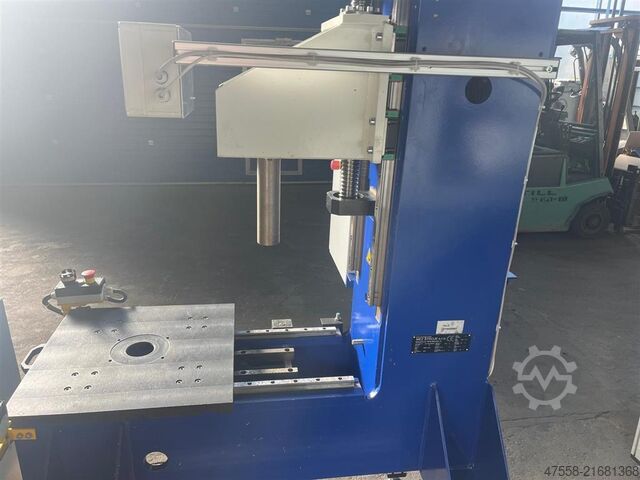 İş mili presi Mez Stroje s.r.o elektrische Rotorpresse