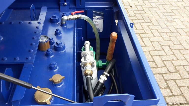 Tartályszállító teherautó  IBC tank met handpomp