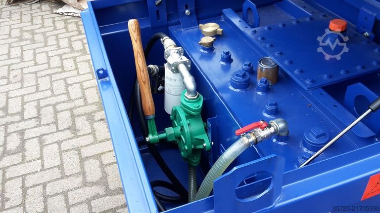 Tartályszállító teherautó  IBC tank met handpomp