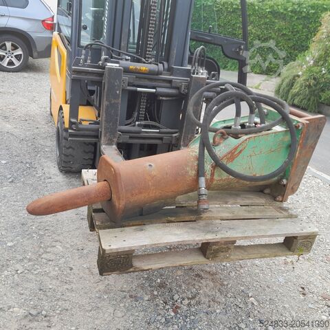 Baggeranbaugeräte Montabert u. MB Ölhammer und Backenbrecher