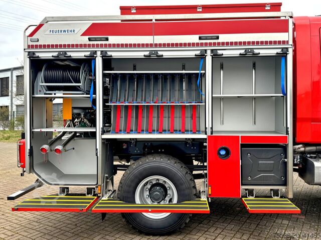 Feuerwehrfahrzeug Tanklöschfahrzeug 3000 Renault D14 TLF 3000 4x4 Allrad Single-Bereifung