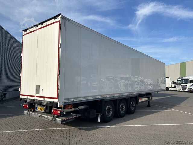Koffer Schmitz Cargobull SCB S3B / Box / Loadlift / 2x Liftas / APK 03-26