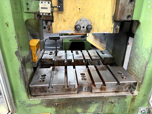 Mașină automată de perforat SCHAAL SEP 63