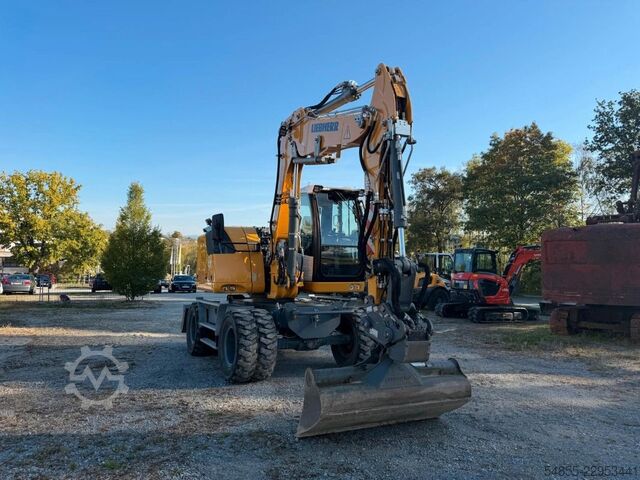 Escavadora sobre rodas LIEBHERR A912 Compact
