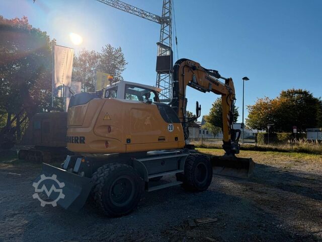 Escavadora sobre rodas LIEBHERR A912 Compact