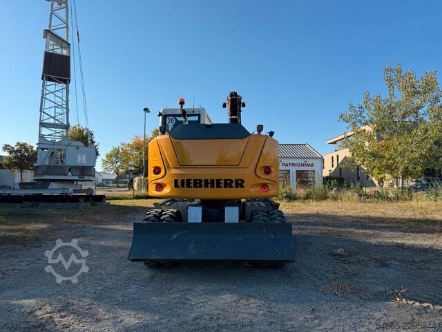Escavadora sobre rodas LIEBHERR A912 Compact