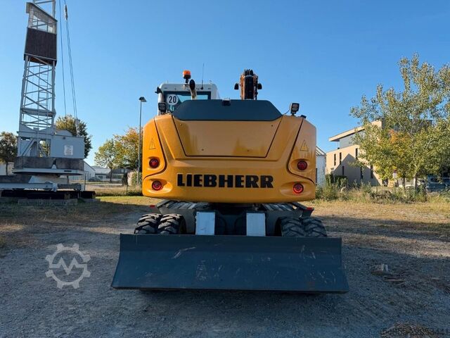 Escavadora sobre rodas LIEBHERR A912 Compact
