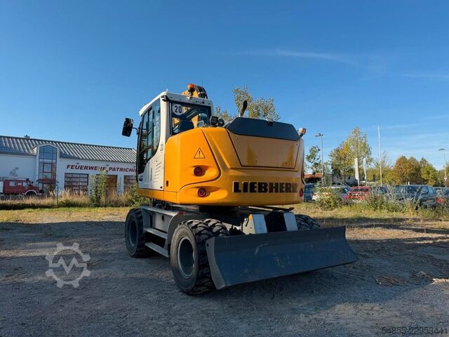 Escavadora sobre rodas LIEBHERR A912 Compact