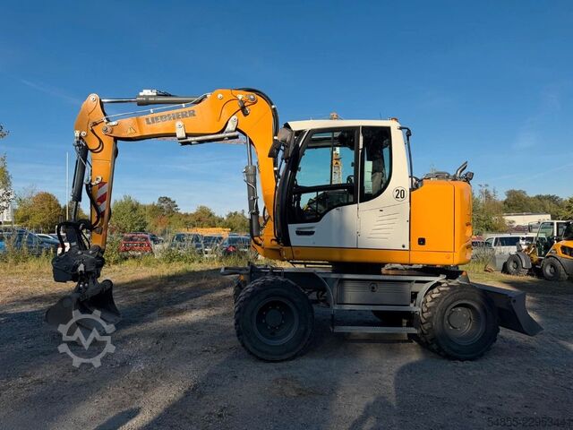 Escavadora sobre rodas LIEBHERR A912 Compact