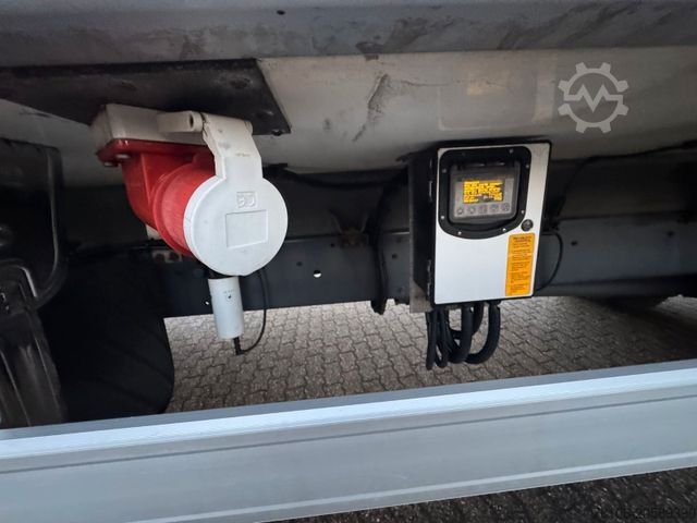 Hűtős teherautó DAF LF 16.260 Tiefkühlkoffer mit Ladebordwand